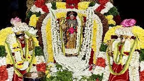 புரட்டாசி கடைசி சனிக்கிழமையையொட்டிபெருமாள் கோவில்களில் பக்தர்கள் வழிபாடு