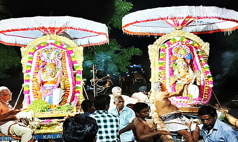 களக்காடு வரதராஜ பெருமாள் கோவிலில் கருட சேவை விழா