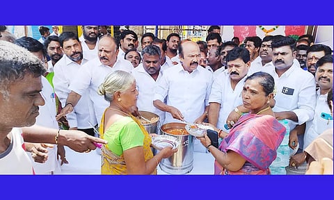 பொதுமக்களுக்கு ராஜன் செல்லப்பா எம்.எல்.ஏ. இனிப்பு, அன்னதானம் வழங்கினார்.  உடன் இளைஞரணி மாவட்ட செயலாளர் வக்கீல் ரமேஷ், ஒன்றிய செயலாளர் நிலையூர் முருகன், பொதுக்குழு உறுப்பினர் மரக்கடை முருகேசன் உள்பட பலர் உள்ளனர்.
