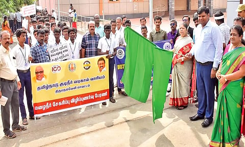 விழிப்புணர்வு பேரணியை கலெக்டர் கார்த்திகேயன், மாவட்ட முதன்மை நீதிபதி சந்திரா ஆகியோர் கொடியசைத்து தொடங்கி வைத்தனர்.&nbsp;