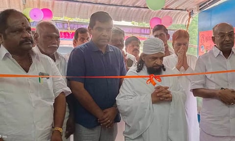 ஆற்றல் அறக்கட்டளை சார்பில் உணவகம் திறந்து வைக்கப்பட்டக் காட்சி.&nbsp;