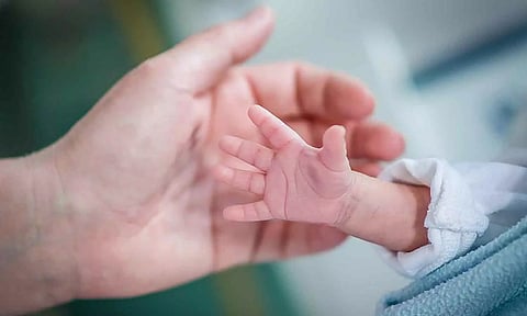திருப்பதி அருகே ஓடும் ரெயிலில் பெண்ணுக்கு பிரசவம்