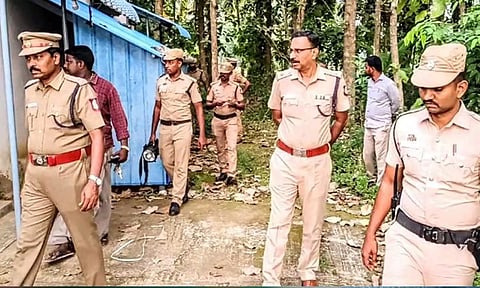 பல லட்சம் மதிப்பு வெடி பொருட்கள்-பட்டாசுகள் பறிமுதல்: 9 பேர் மீது வழக்குப்பதிவு
