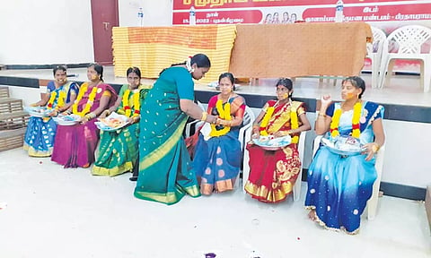 சமுதாய வளைகாப்பு விழா நடைபெற்றது.