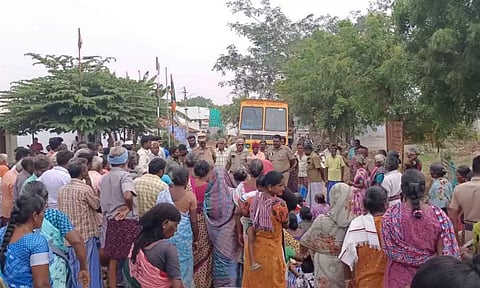 குடிநீர் கேட்டு&nbsp; பொதுமக்கள் சாலைமறியலில் ஈடுபட்டபோது எடுத்தபடம்.&nbsp;