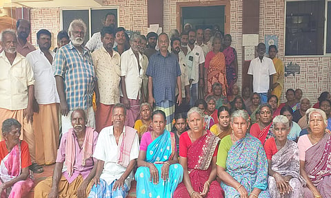 போராட்டத்தில் ஈடுபட்ட பொதுமக்கள்.