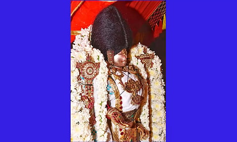 தைலக்காப்பு உற்சவத்துக் காக அழகர்மலைக்கு புறப் பட்ட சுந்தரராஜ பெருமாள்.
