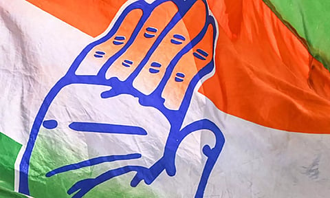 தேர்தலில் போட்டியிட வாய்ப்பு வழங்காததால் விரக்தி- காங்கிரஸ் தலைவர்கள் 2 பேர் பதவி விலகல்