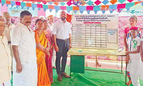 அரசு பள்ளியில் மாணவர் குழுவை கலெக்டர் ஜானி டாம் வர்கீஸ் தொடங்கி வைத்தார்.
