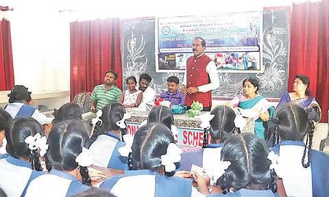 முதலியார்பேட்டை அன்னை அரசு பெண்கள் மேல்நிலைப்பள்ளியில் உலக செயல்வழி மருத்துவ தின விழா நடந்த போது எடுத்த படம்.