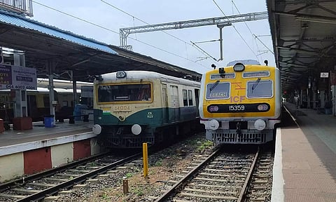 கடற்கரை - செங்கல்பட்டு வழித்தடத்தில் பராமரிப்பு பணி: இன்று முதல் 28 மின்சார ரெயில்கள் ரத்து