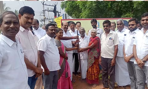 ரூ.52லட்சம் மதிப்பீட்டில் நலத்திட்ட பணிகள் அமைக்க பூமிபூஜை நடைபெற்ற காட்சி.&nbsp;