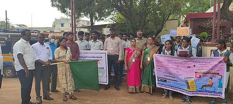 பேரணியில் கலந்து கொண்ட  சி.எஸ்.ஐ. ஜெயராஜ் அன்னபாக்கியம் கல்லூரி மாணவ-மாணவிகளை படத்தில் காணலாம்.