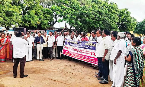 ஜாக்டோ ஜியோ அமைப்பினர் சார்பில் அவரி திடலில்  ஆர்ப்பாட்டம் நடைபெற்றது.
