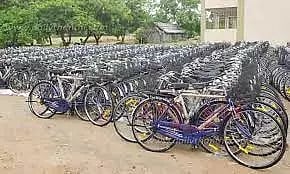அரசு பள்ளி மாணவர்களுக்கு விலையில்லா சைக்கிள்கள்