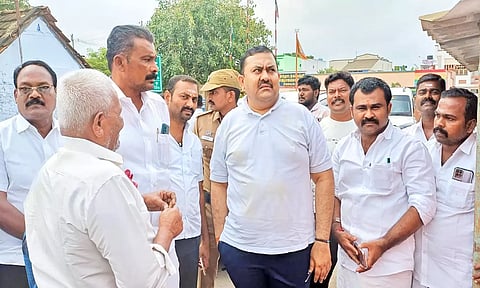 சுரண்டை பகுதியில் தென்காசி மாவட்ட கலெக்டர் துரை ரவிச்சந்திரன் திடீர் ஆய்வு மேற்கொண்டார்.&nbsp;