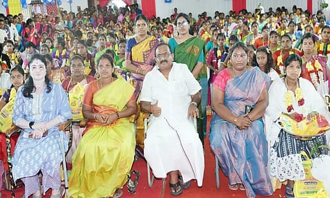 200 கர்ப்பிணி பெண்களுக்கு சீர்வரிசை பொருட்களை அமைச்சர் அர.சக்கரபாணி வழங்கினார்.
