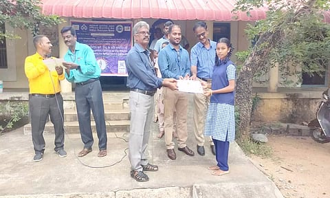 ஒண்ணுபுரம் அரசு பள்ளியில் கட்டுரை போட்டி