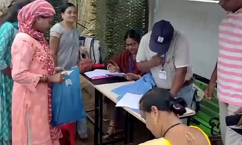 மிசோரம், சத்தீஸ்கரில் விறுவிறுப்பான ஓட்டுப்பதிவு: மாவோயிஸ்டுகள் இன்றும் வெடிகுண்டு தாக்குதல்