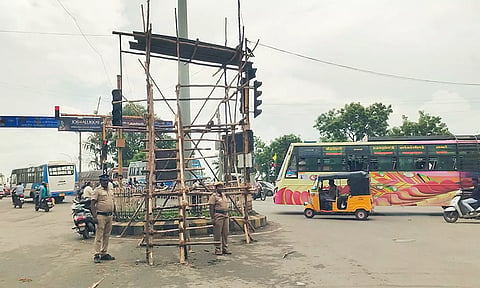கடலூர் திருப்பாதிரிப்புலியூர்&nbsp; கண்காணிப்பு கோபுரம் அமைக்கபட்டுள்ளதை படத்தில் காணலாம்.