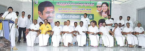 அ.தி.மு.க. பூத் கமிட்டி ஆலோசனை கூட்டத்தில் மேற்கு மாவட்ட அ.தி.மு.க. மாவட்ட செயலாளர் முன்னாள் அமைச்சர் கே.டி. ராஜேந்திரபாலாஜி பேசியபோது எடுத்த படம். அருகில் அவைத்தலைவர் எஸ்.ஆர். விஜயகுமரன், முன்னாள் அமைச்சர் மாபா பாண்டியராஜன், சிறுபான்மை பிரிவு மாநில நிர்வாகி ஜான்மகேந்திரன் மற்றும் பலர் உள்ளனர்.