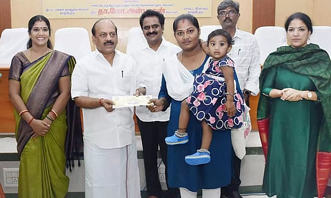 காஞ்சிபுரத்தில் 389 பயனாளிகளுக்கு ரூ.452 லட்சம் மதிப்பில் நலத்திட்ட உதவி- அமைச்சர் வழங்கினார்