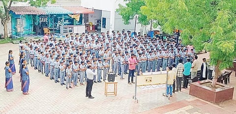 சங்கரன்கோவில் பகுதியில் விழிப்புணர்வு துண்டு பிரசுரம் விநியோகம்