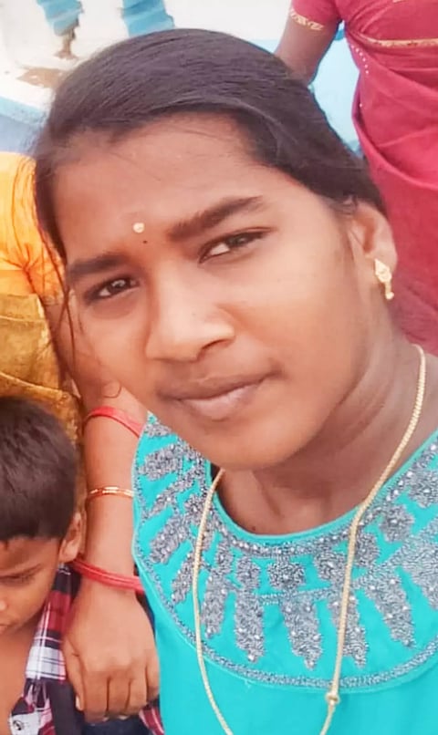 கல்லூரி மாணவி திடீர் தற்கொலை