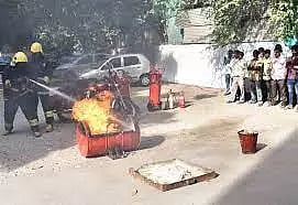 புகளூர் தீயணைப்பு துறையினர் ஒத்திகை பயிற்சி