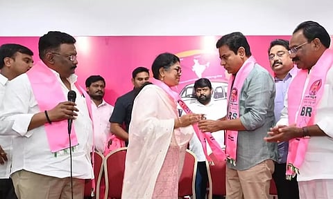 காங்கிரசில் இருந்து விலகி ஆளும் கட்சியில் இணைந்த மூத்த தலைவர்