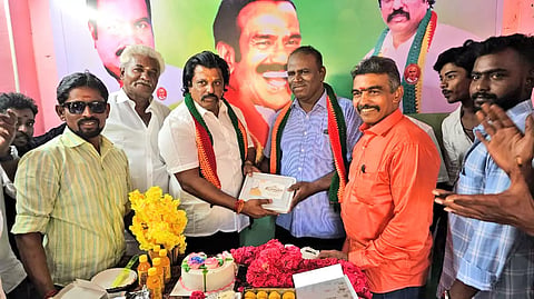 தூத்துக்குடியில் பெருந்தலைவர் மக்கள் கட்சி சார்பில்  தீபாவளி கொண்டாட்டம்