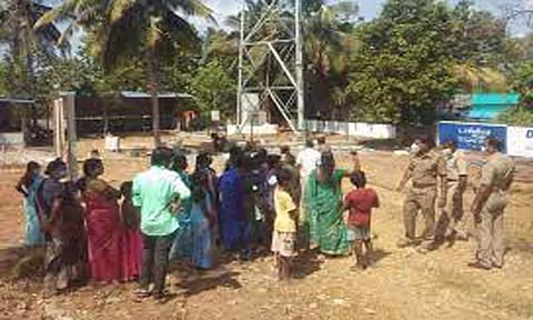 இரணியல் அருகே செல்போன் டவர் அமைக்க பொதுமக்கள் எதிர்ப்பு