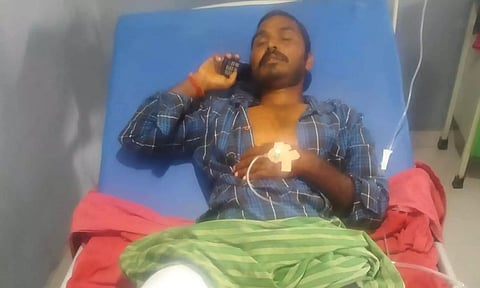 வனப்பகுதியில் ஆடுகளுக்கு தழை பறிக்க சென்ற விவசாயி மீது துப்பாக்கி சூடு