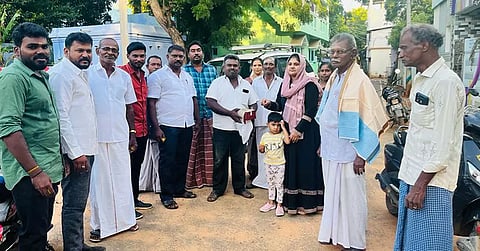 உடன்குடியில் 5 ஆண்டுகளுக்கு பின் குடிநீர் வசதி - பட்டாசு வெடித்து இனிப்பு வழங்கிய மக்கள்
