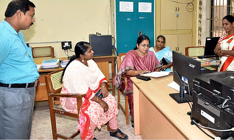 பேரிடர் தொடர்பாக பொதுமக்கள்  புகார் தெரிவிக்க தொலைபேசி எண்கள்