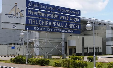 சிங்கப்பூர், கோலாலம்பூரில் இருந்து திருச்சிக்கு கடத்தி வரப்பட்ட ரூ.1.16 கோடி தங்கம் பறிமுதல்- 4 பேர் கைது