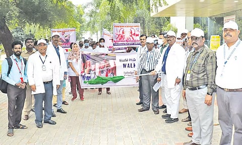 பேரணியை மருத்துவக் கல்லூரி முதல்வர் பாலாஜிநாதன் தொடங்கி வைத்தார்.