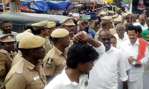 அரியலூர் மாவட்டத்தில் -  மீத்தேன் எடுக்கும் திட்டத்திற்கு எதிர்ப்பு தெரிவித்து போராட்டம் -   பெண்கள் உள்பட 100 பேர் கைது