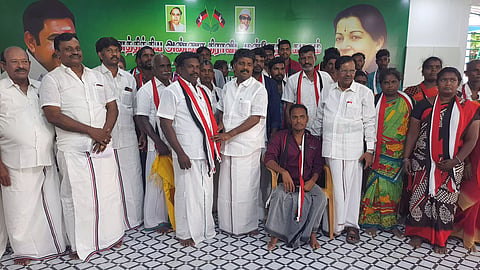 பெரம்பலூரில் -  மாற்று கட்சியினர் அ.தி.மு.க.வில் இணைந்தனர்