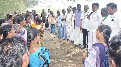 விவசாயிகளிடம் குறைகளை கேட்ட மாணிக்கம் தாகூர் எம்.பி.