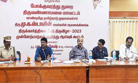 தீபத் திருவிழா முன்னேற்பாடுகள் குறித்து ஆேலாசனை கூட்டம் நடந்த காட்சி.&nbsp;
