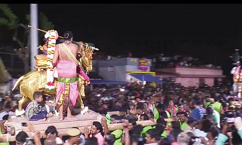 தங்க ஆட்டுக்கிடா வாகனத்தில் முருகன் எழுந்தருளி சூரபத்மனை வதம் செய்தார்.
