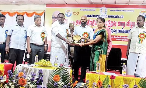 கூட்டுறவு வாரவிழா நடந்தது.
