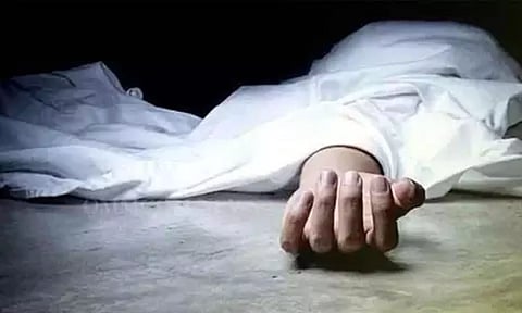 கோவையில் மோட்டார் சைக்கிளில் மகனுடன் சென்ற பெண் தவறி விழுந்து சாவு