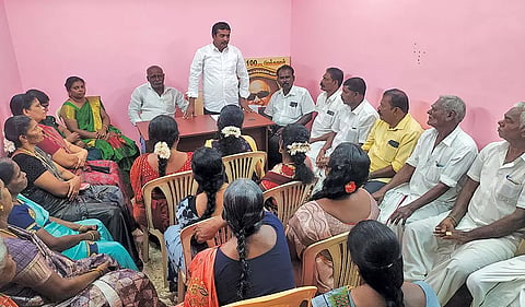 பாராளுமன்ற தேர்தலில் தி.மு.க. அதிக வாக்குகள் வித்தியாசத்தில் வெற்றி பெற உழைக்க வேண்டும் -  தூத்துக்குடியில் நடந்த கூட்டத்தில் தீர்மானம்