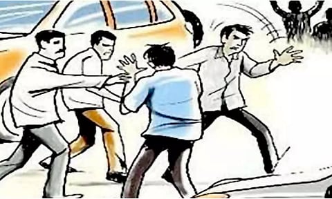 அரசு பஸ் கண்டக்டரை தாக்கிய  ஐ.டி.ஐ. மாணவர்கள்