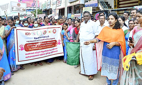 விழிப்புணர்வு பேரணியை தேனி மாவட்ட கலெக்டர் ஷஜீவனா தொடங்கி வைத்தார்.