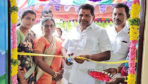 புதிய கட்டிடத்தை அமைச்சர் அனிதா ராதாகிருஷ்ணன் திறந்து வைத்தபோது எடுத்தபடம்.