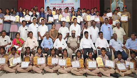 அரசுப்பள்ளி மாணவர்களுக்கானமதிப்புமிகு  மாணவர் விருது வழங்கல்