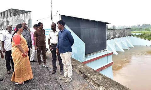 தொழுதூர் அணைக்கட்டிலிருந்து உபரிநீர் வெளியேற்றம்